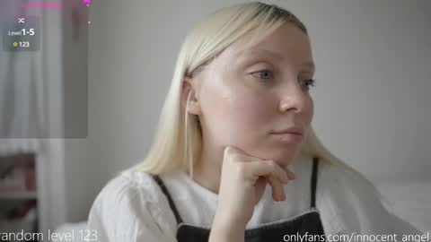 Snapshot of pureangeldolores chatting on March 2025 01:31:02 PM i dont do shows for free. watching here silently and waiting for me to start showing you something for free is useless online show from March 2025 01:31:02 PM