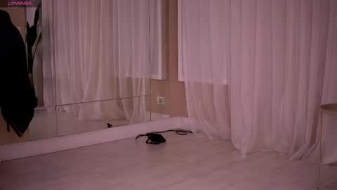 Snapshot of pureellie chatting on February 2026 04:11:01 AM Emily online show from February 2026 04:11:01 AM