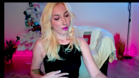 Isabelle online show from December 2024 06:05:02 PM