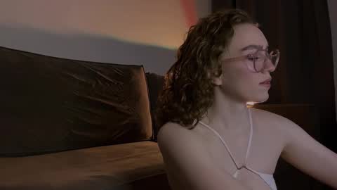 Marie online show from February 2025 01:29:01 AM