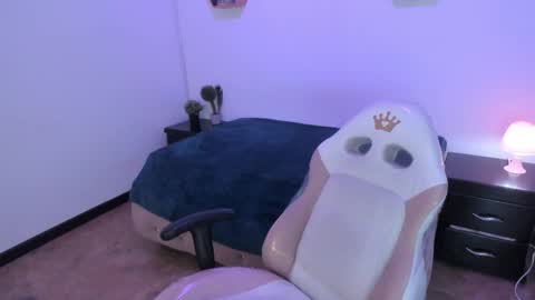 Snapshot of purple_slut_ chatting on November 2025 04:34:02 AM Anna online show from November 2025 04:34:02 AM