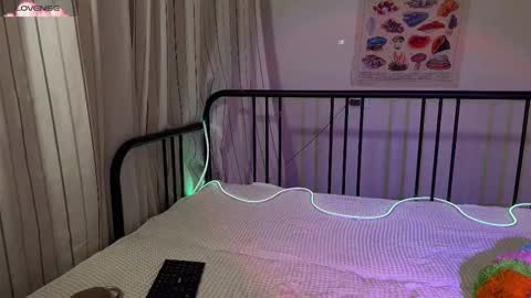 Snapshot of purplebeawer chatting on September 2025 09:50:01 PM Francine online show from September 2025 09:50:01 PM