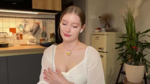 Snapshot of purrpure chatting on September 2025 07:08:01 PM Aileen online show from September 2025 07:08:01 PM