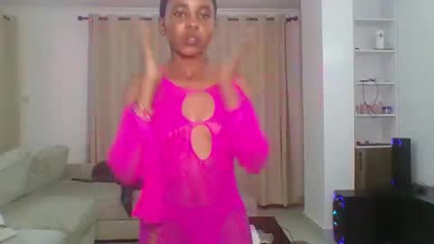 Snapshot of pussiey_tightte chatting on September 2025 04:06:01 PM Sweetpie online show from September 2025 04:06:01 PM