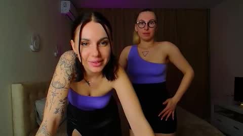 Lina and Julia online show from November 2025 04:40:01 PM