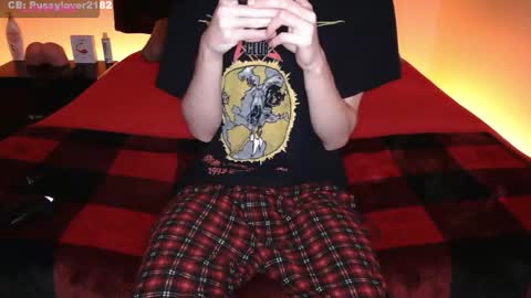 Snapshot of pussylover2182 chatting on November 2025 04:12:02 AM pussylover2182 online show from November 2025 04:12:02 AM