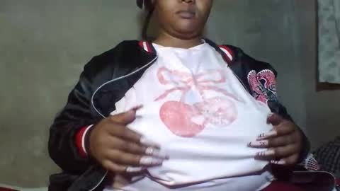 Snapshot of queen2302 chatting on May 2026 09:47:02 AM queen2302 online show from May 2026 09:47:02 AM