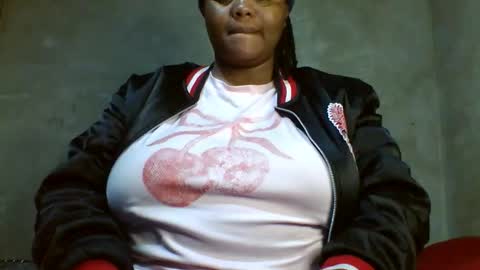 Snapshot of queen2302 chatting on May 2026 06:57:02 PM queen2302 online show from May 2026 06:57:02 PM