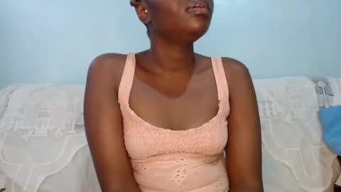 Snapshot of queen_12344 chatting on January 2025 05:05:01 AM emmie online show from January 2025 05:05:01 AM