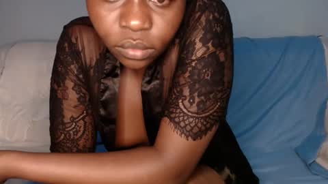 Snapshot of queen_12344 chatting on January 2025 02:09:01 AM emmie online show from January 2025 02:09:01 AM