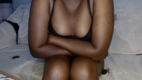 Snapshot of queen_12344 chatting on February 2025 01:32:01 AM emmie online show from February 2025 01:32:01 AM