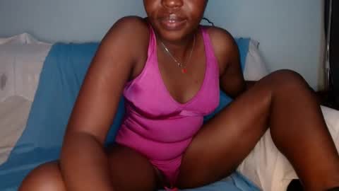 Snapshot of queen_12344 chatting on February 2025 12:51:02 AM emmie online show from February 2025 12:51:02 AM