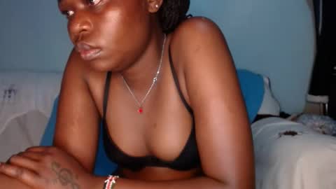 Snapshot of queen_12344 chatting on February 2025 11:47:02 PM emmie online show from February 2025 11:47:02 PM