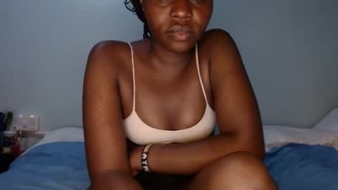 Snapshot of queen_12344 chatting on March 2025 03:59:02 PM emmie online show from March 2025 03:59:02 PM