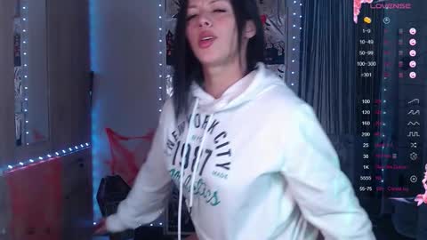 Snapshot of queen__abby chatting on October 2025 05:58:02 PM Queen Abby online show from October 2025 05:58:02 PM