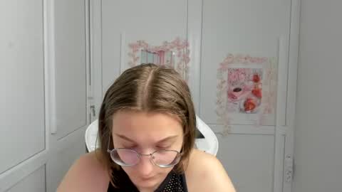 Snapshot of queen_amelie chatting on June 2026 08:05:02 AM Amelie online show from June 2026 08:05:02 AM