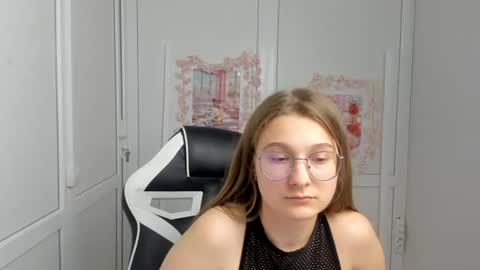 Snapshot of queen_amelie chatting on June 2026 09:09:01 AM Amelie online show from June 2026 09:09:01 AM
