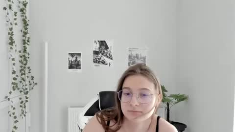 Snapshot of queen_amelie chatting on June 2026 08:06:02 AM Amelie online show from June 2026 08:06:02 AM