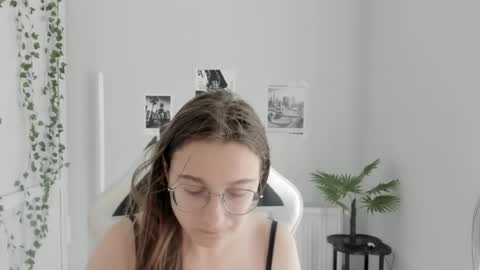 Snapshot of queen_amelie chatting on June 2026 08:30:02 AM Amelie online show from June 2026 08:30:02 AM