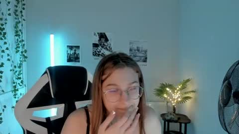 Snapshot of queen_amelie chatting on July 2026 08:06:01 AM Amelie online show from July 2026 08:06:01 AM