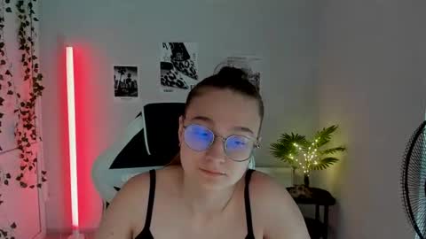 Snapshot of queen_amelie chatting on July 2026 08:08:02 AM Amelie online show from July 2026 08:08:02 AM