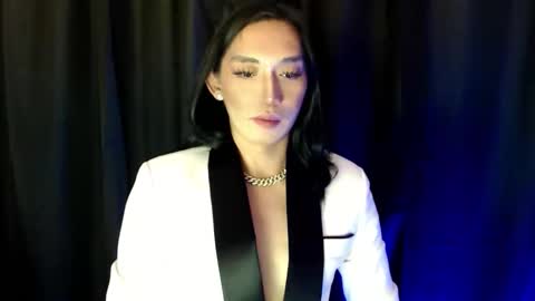 Queen Lucifer online show from November 2025 05:03:02 PM