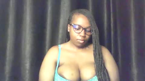 Snapshot of queen_melanine chatting on June 2026 04:06:01 AM QUEEN online show from June 2026 04:06:01 AM
