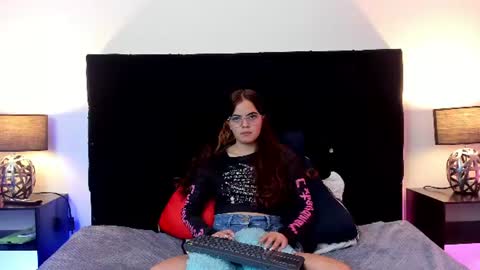 Snapshot of queen_misy chatting on June 2026 09:26:01 PM queen_misy online show from June 2026 09:26:01 PM
