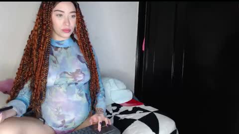 Snapshot of queen_of_m111lk chatting on November 2025 01:37:01 AM queen_of_m111lk online show from November 2025 01:37:01 AM