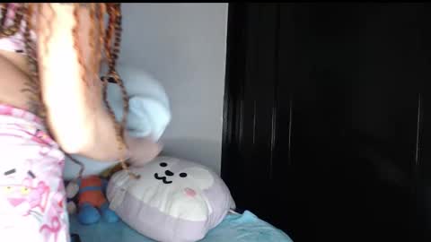 Snapshot of queen_of_m111lk chatting on November 2025 02:21:01 AM queen_of_m111lk online show from November 2025 02:21:01 AM