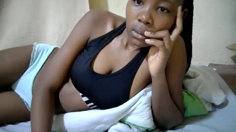 Snapshot of queen_slender chatting on June 2026 06:51:02 AM queen_slender online show from June 2026 06:51:02 AM