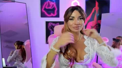 Snapshot of queen_violetta_ chatting on October 2025 03:20:01 PM queen_violetta_ online show from October 2025 03:20:01 PM