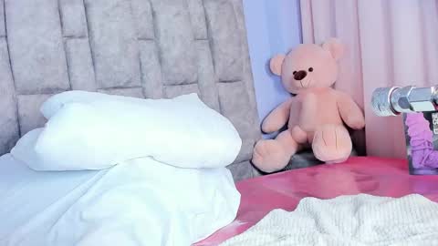 queen_yully online show from February 2026 07:25:02 PM