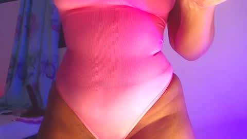 Snapshot of queenalya_ chatting on September 2025 12:43:01 AM Ahlya  online show from September 2025 12:43:01 AM