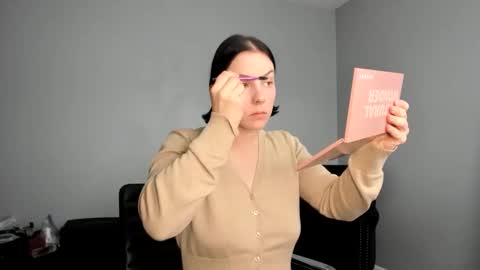 Snapshot of queenb2626 chatting on December 2025 09:46:02 PM Queen Blaire online show from December 2025 09:46:02 PM