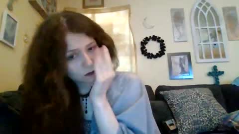 queencrimsonlvx online show from June 2026 01:29:01 AM