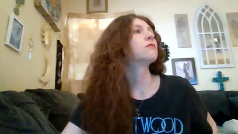 queencrimsonlvx online show from June 2026 01:27:01 AM