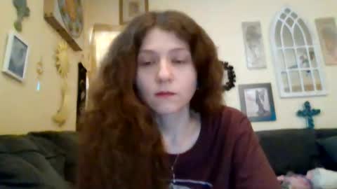 queencrimsonlvx online show from June 2026 12:19:01 AM