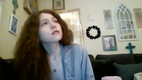 queencrimsonlvx online show from June 2026 10:45:02 PM
