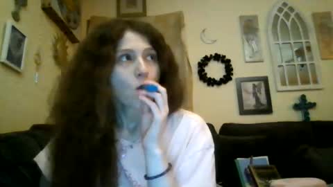 queencrimsonlvx online show from July 2026 12:09:01 PM