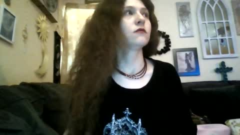 queencrimsonlvx online show from July 2026 10:54:01 AM