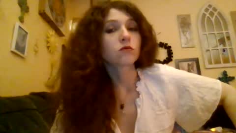 queencrimsonlvx online show from July 2026 06:05:01 AM