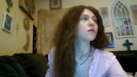 queencrimsonlvx online show from July 2026 10:02:01 AM