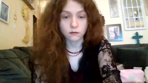queencrimsonlvx online show from July 2026 12:42:01 AM