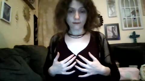 queencrimsonlvx online show from July 2026 12:48:02 PM