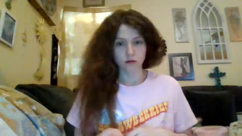 queencrimsonlvx online show from August 2026 11:30:02 AM