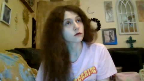 queencrimsonlvx online show from August 2026 02:43:01 AM