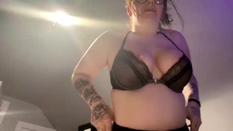 Snapshot of queenjmmannen18 chatting on April 2026 05:41:01 AM queenjmmannen18 online show from April 2026 05:41:01 AM