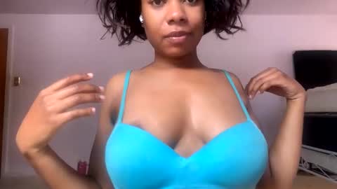 Snapshot of queenkourt chatting on October 2025 05:53:01 PM Kourtney online show from October 2025 05:53:01 PM