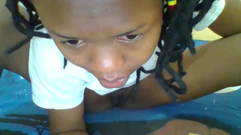 queenleona61 online show from October 2025 05:15:01 AM